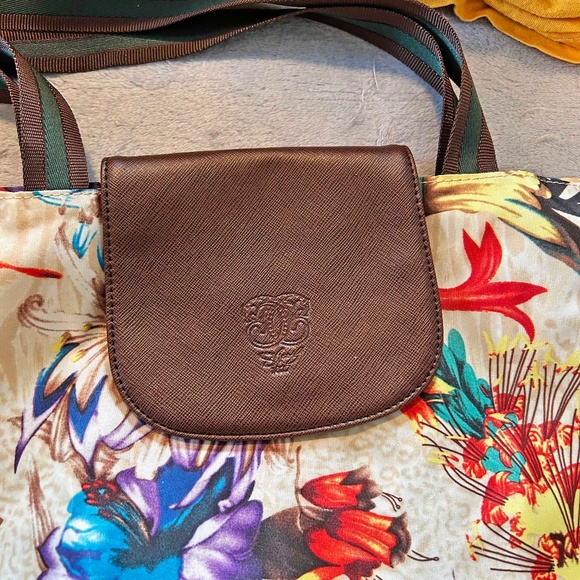 TOTE BAG, FOLDS INTO POUCH, LARGE, NYLON, THICK POLYURETHANE FLAP, WATER RESISTA - Picture 2 of 5